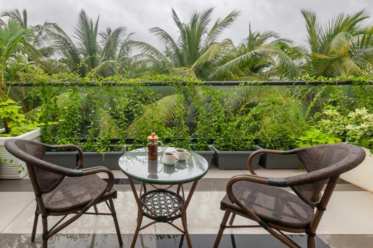 Villa Sereno: Elegant Retreat with Pool, Jacuzzi, and Entertainment Alibag Exterior photo