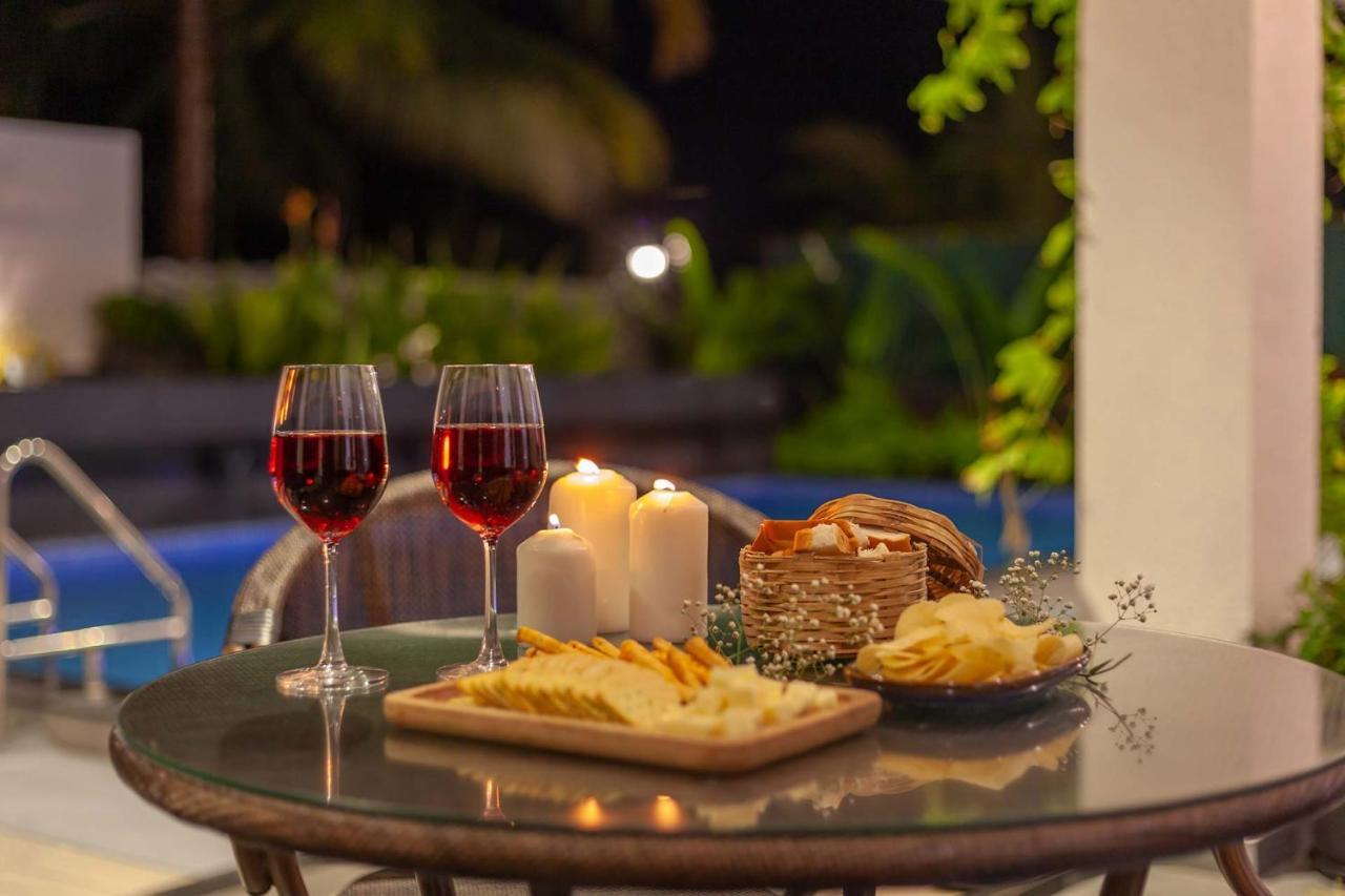 Villa Sereno: Elegant Retreat with Pool, Jacuzzi, and Entertainment Alibag Exterior photo