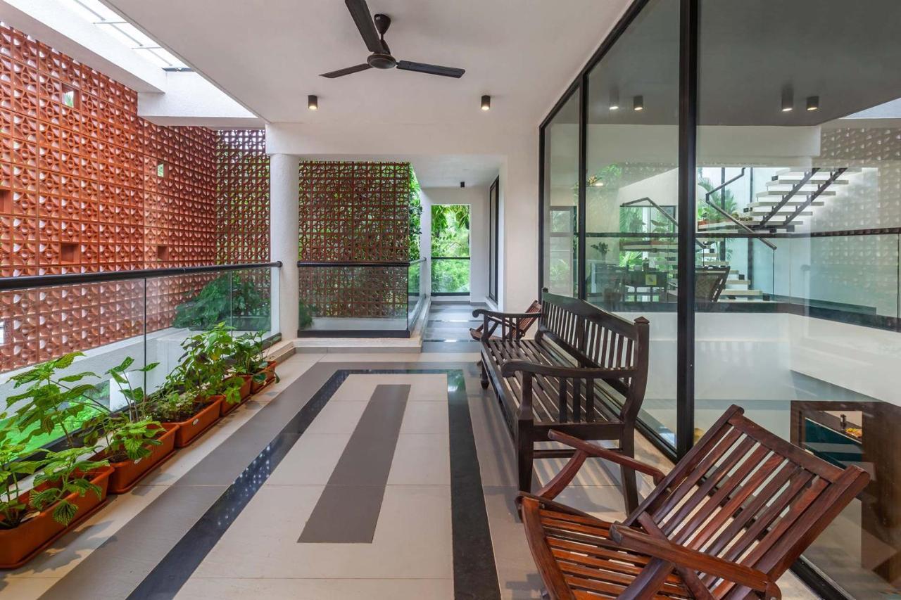 Villa Sereno: Elegant Retreat with Pool, Jacuzzi, and Entertainment Alibag Exterior photo