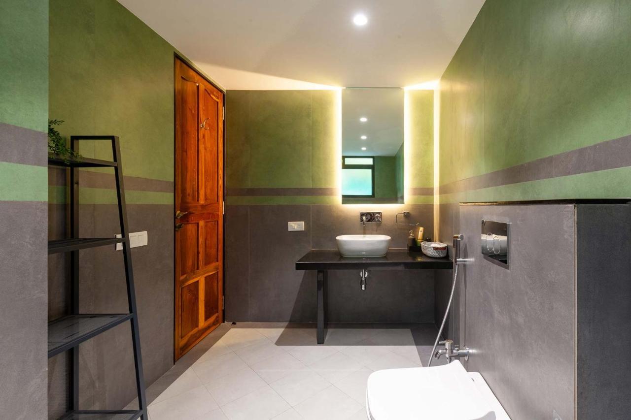 Villa Sereno: Elegant Retreat with Pool, Jacuzzi, and Entertainment Alibag Exterior photo