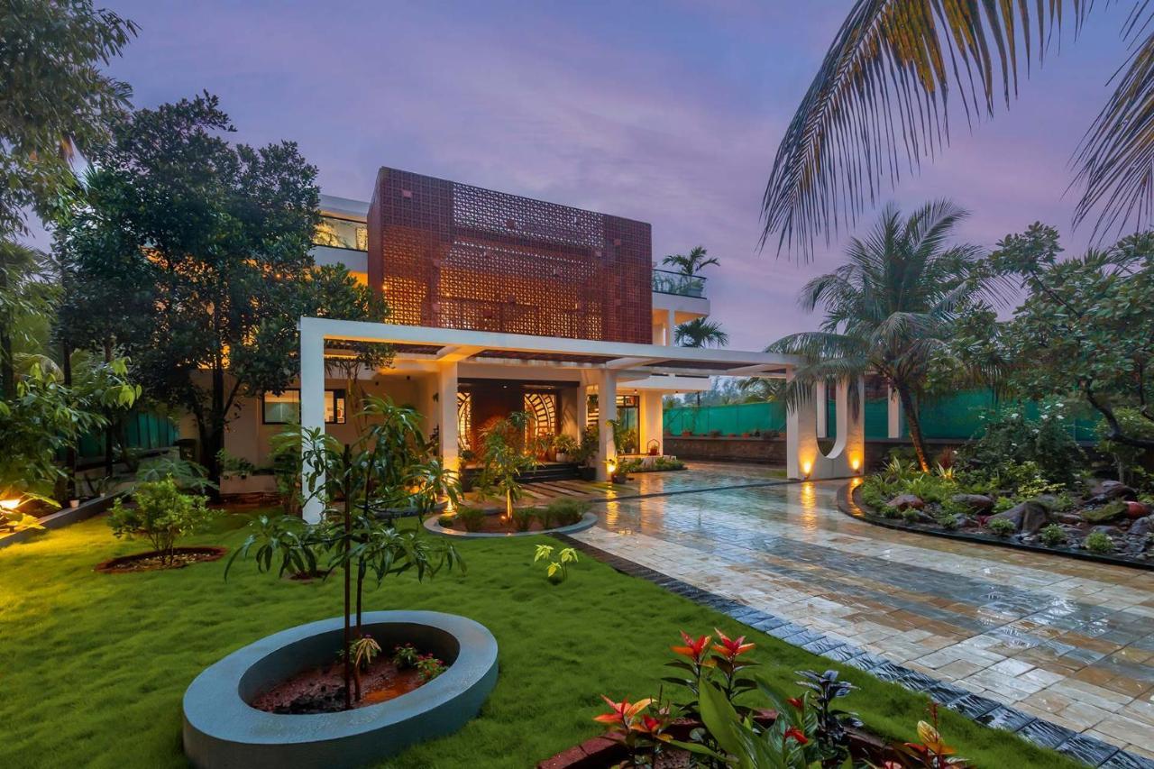 Villa Sereno: Elegant Retreat with Pool, Jacuzzi, and Entertainment Alibag Exterior photo