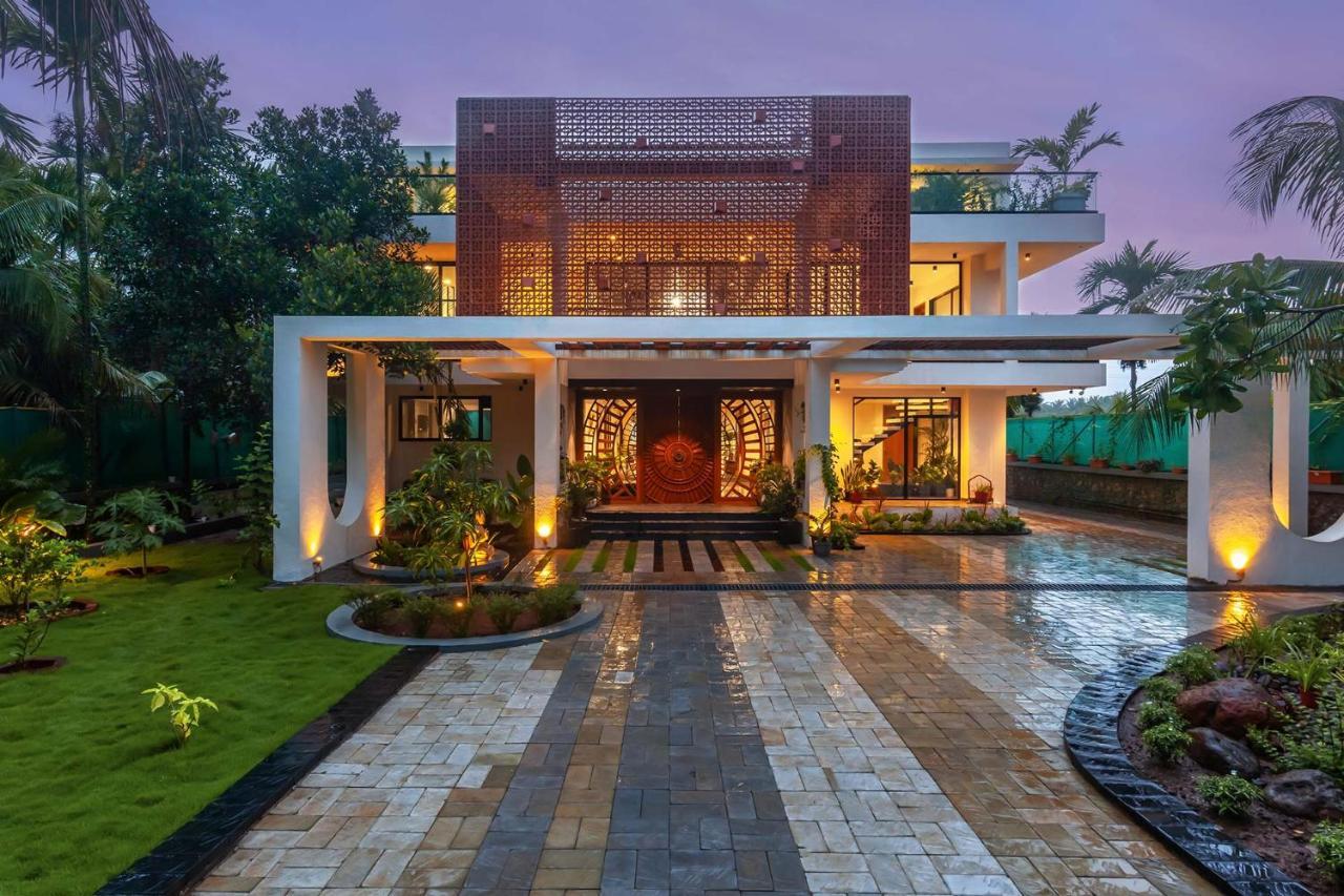 Villa Sereno: Elegant Retreat with Pool, Jacuzzi, and Entertainment Alibag Exterior photo
